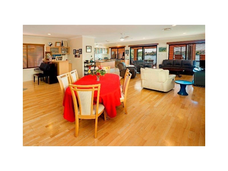 517 Oyster Cove Promenade, Helensvale QLD 4212