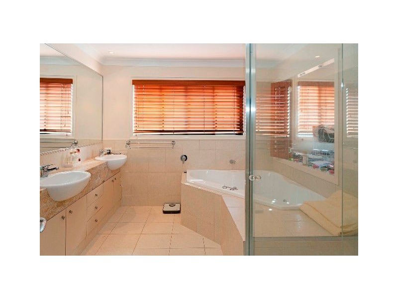 517 Oyster Cove Promenade, Helensvale QLD 4212