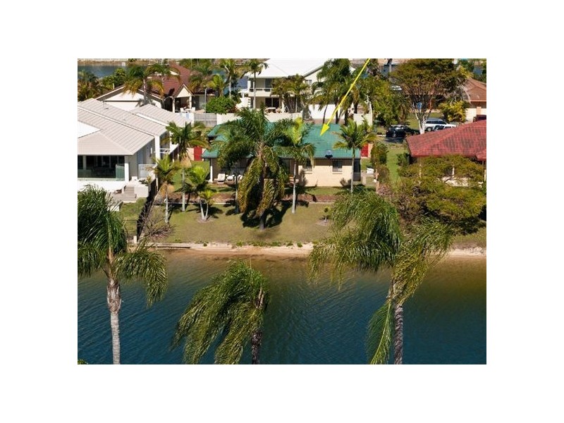 19 Delungra Street, Broadbeach Waters QLD 4218