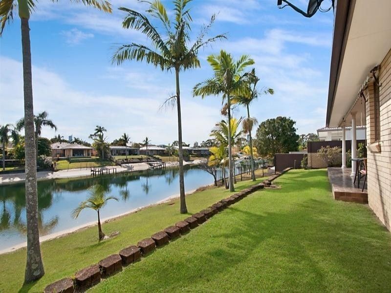 19 Delungra Street, Broadbeach Waters QLD 4218