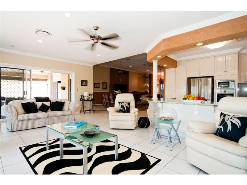 10 Grand Canal Way, Runaway Bay QLD 4216