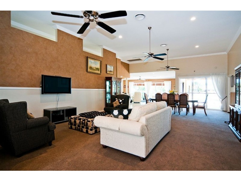 10 Grand Canal Way, Runaway Bay QLD 4216