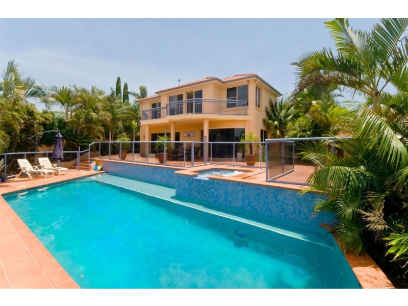 3 Montego Court, Mermaid Waters QLD 4218