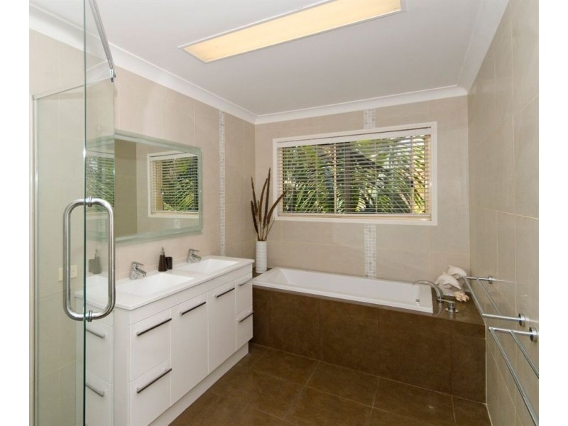 3 Montego Court, Mermaid Waters QLD 4218