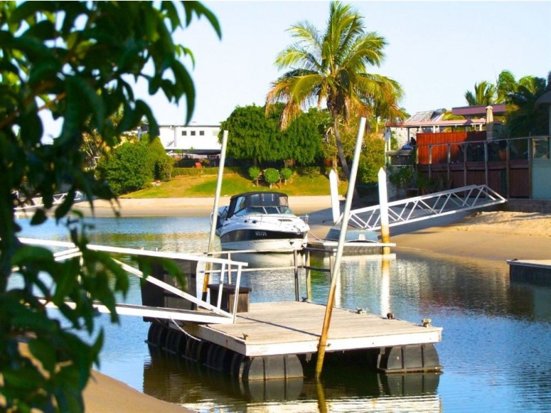 152 Monaco Street, Broadbeach Waters QLD 4218