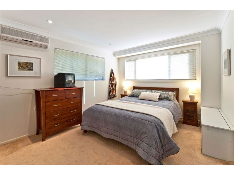 64 River Cres, Broadbeach Waters QLD 4218