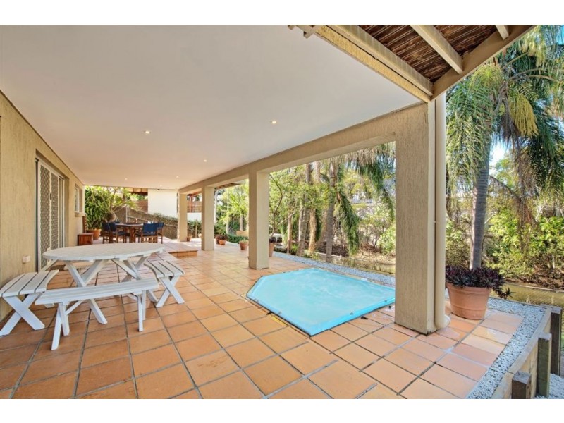 64 River Cres, Broadbeach Waters QLD 4218