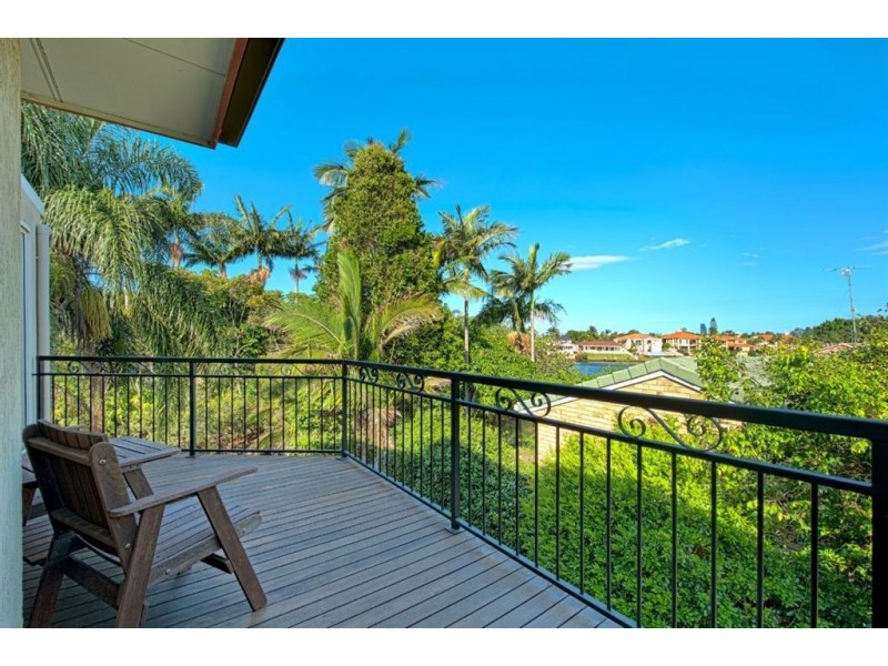 64 River Cres, Broadbeach Waters QLD 4218