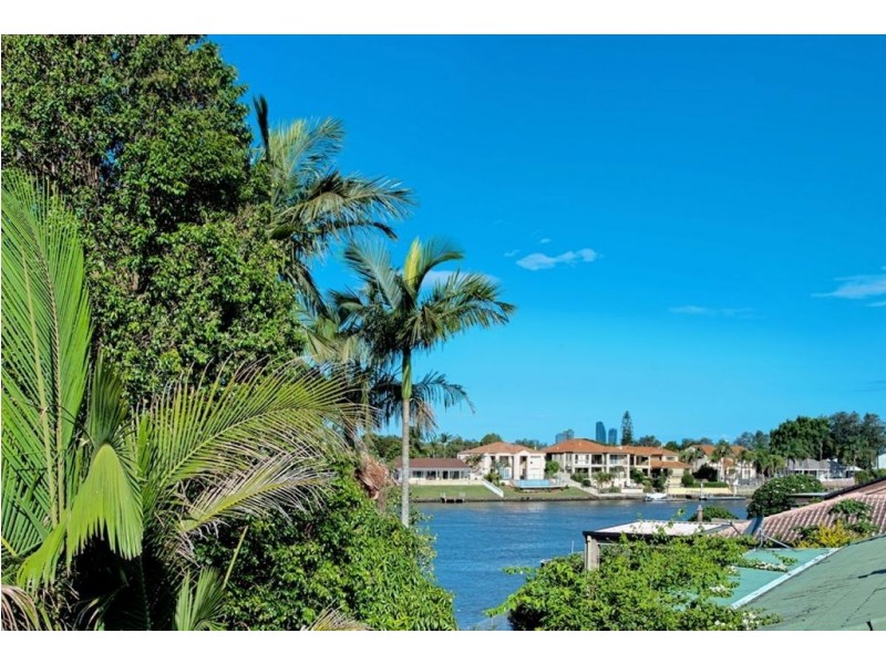 64 River Cres, Broadbeach Waters QLD 4218