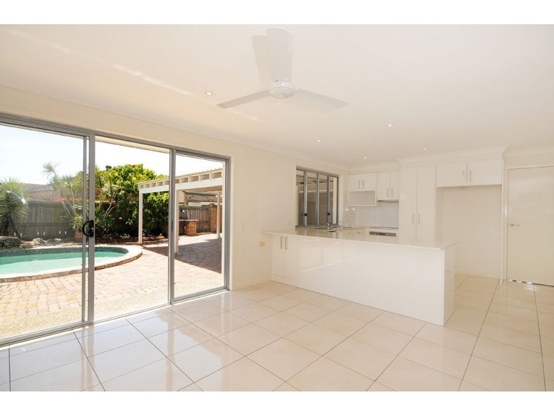 7 Turtle Street, Mermaid Waters QLD 4218