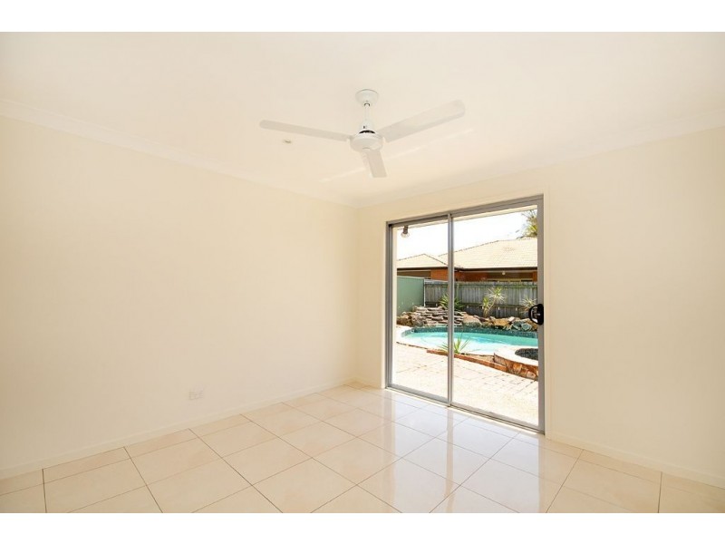 7 Turtle Street, Mermaid Waters QLD 4218