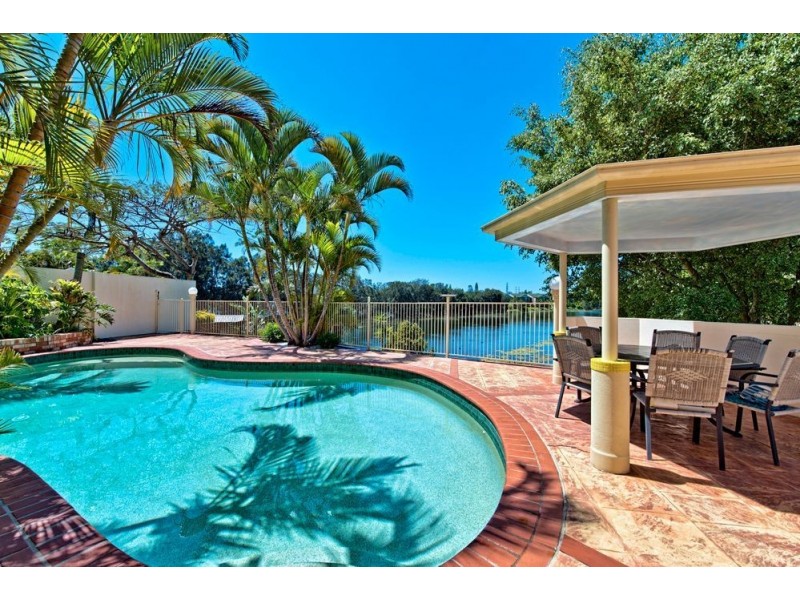 17 Montserrat Court, Clear Island Waters QLD 4226