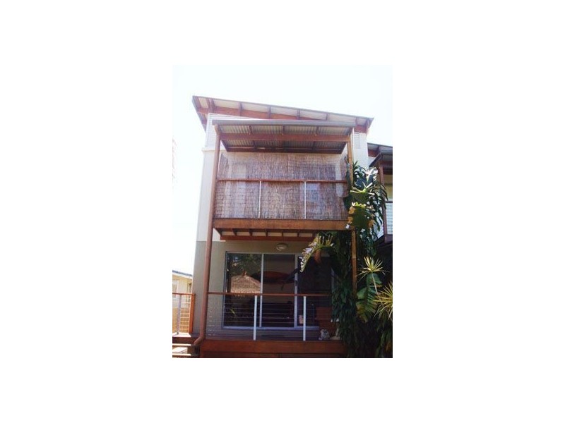 2/22 Nundah Avenue, Miami QLD 4220