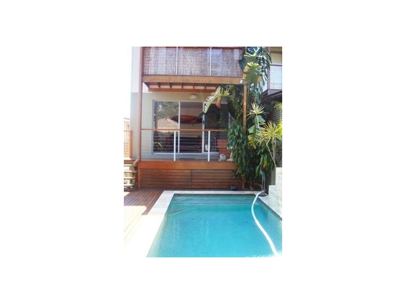 2/22 Nundah Avenue, Miami QLD 4220