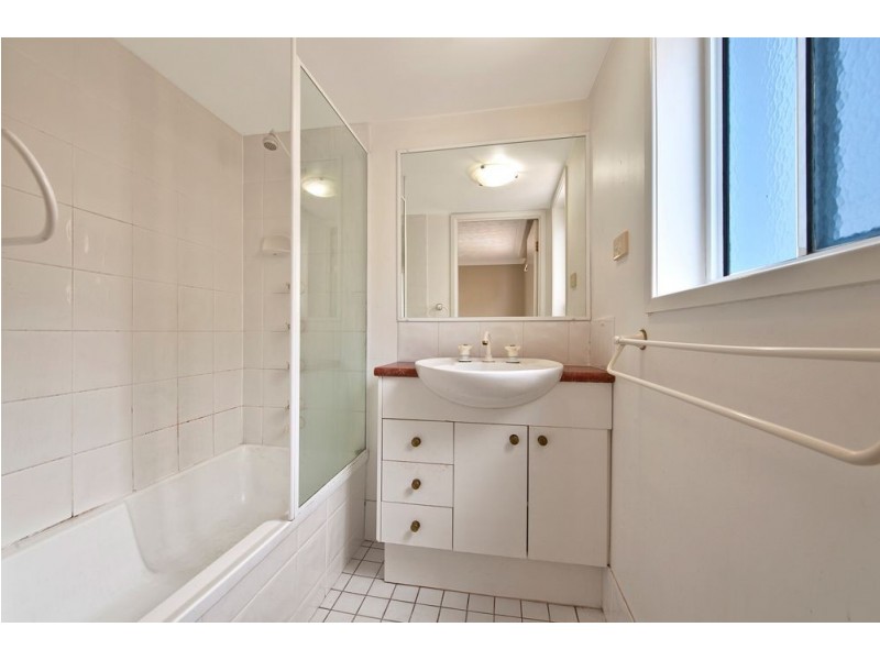 7 Purli Street, Surfers Paradise QLD 4217