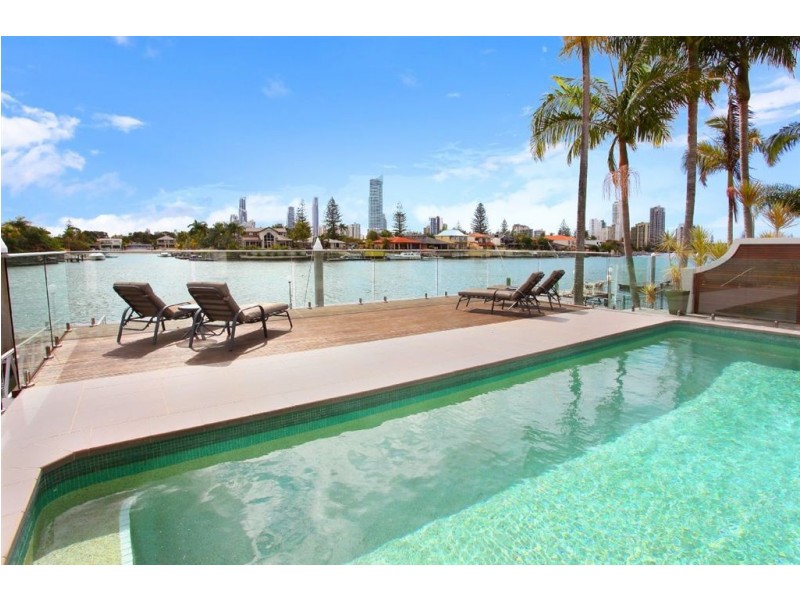 21 Cleland Cres, Broadbeach Waters QLD 4218