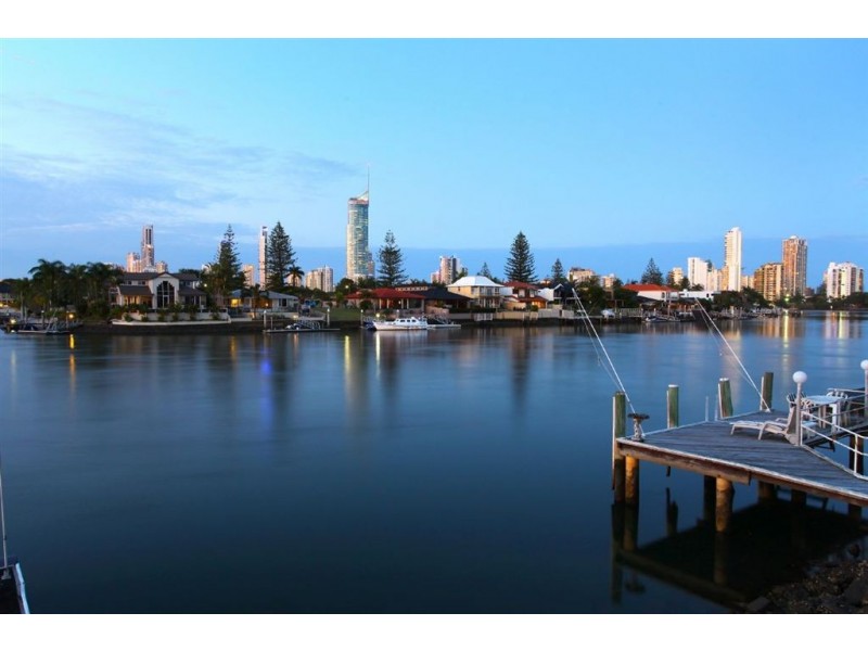 21 Cleland Cres, Broadbeach Waters QLD 4218
