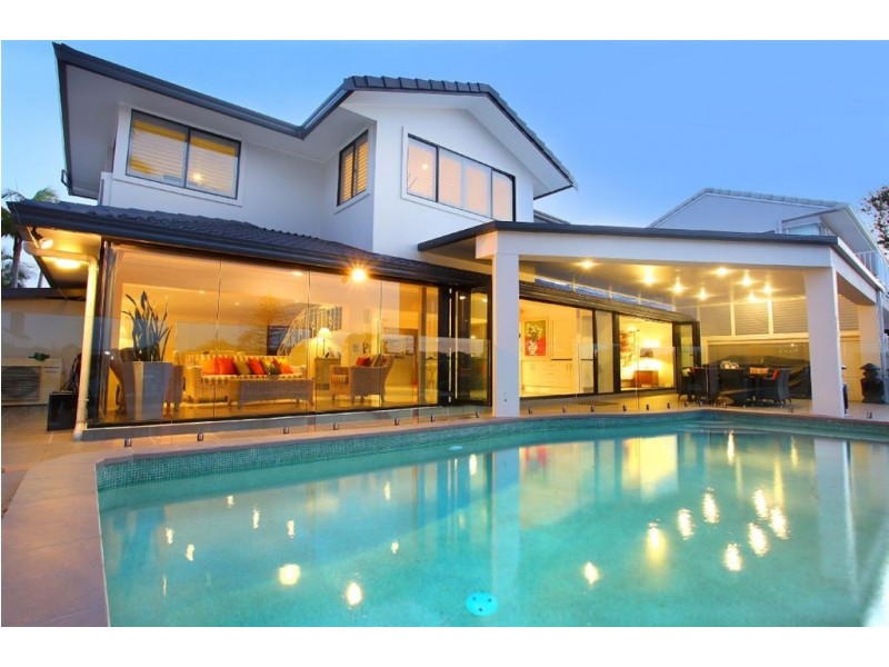 21 Cleland Cres, Broadbeach Waters QLD 4218