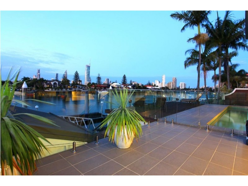 21 Cleland Cres, Broadbeach Waters QLD 4218