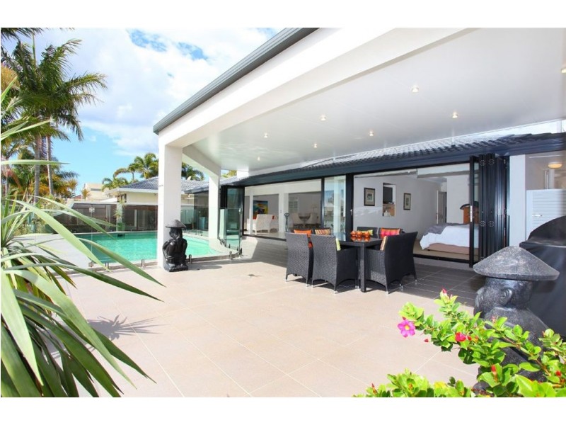 21 Cleland Cres, Broadbeach Waters QLD 4218