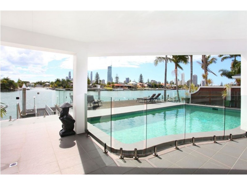 21 Cleland Cres, Broadbeach Waters QLD 4218