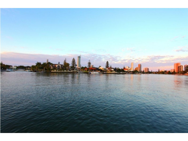 21 Cleland Cres, Broadbeach Waters QLD 4218