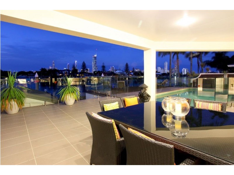 21 Cleland Cres, Broadbeach Waters QLD 4218