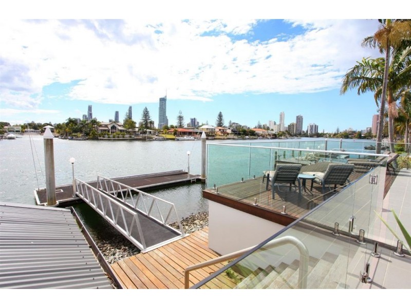 21 Cleland Cres, Broadbeach Waters QLD 4218