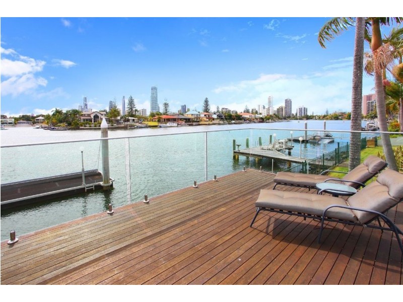 21 Cleland Cres, Broadbeach Waters QLD 4218