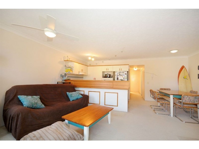 5/2 Fraser Aveune, Miami QLD 4220