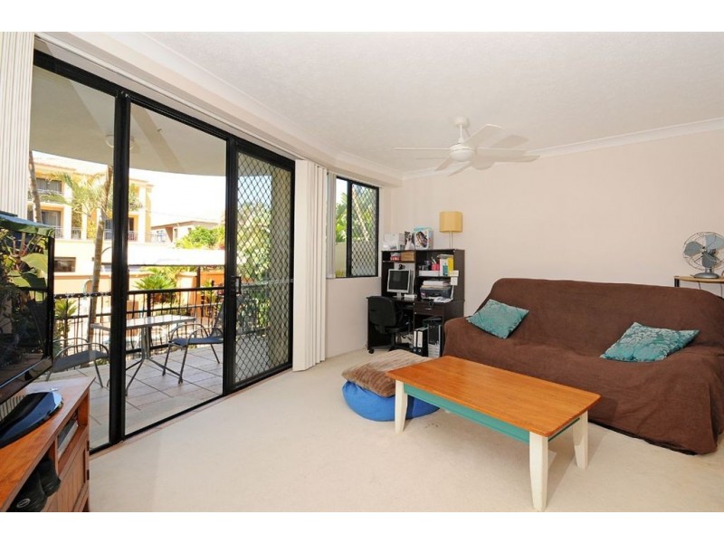5/2 Fraser Aveune, Miami QLD 4220