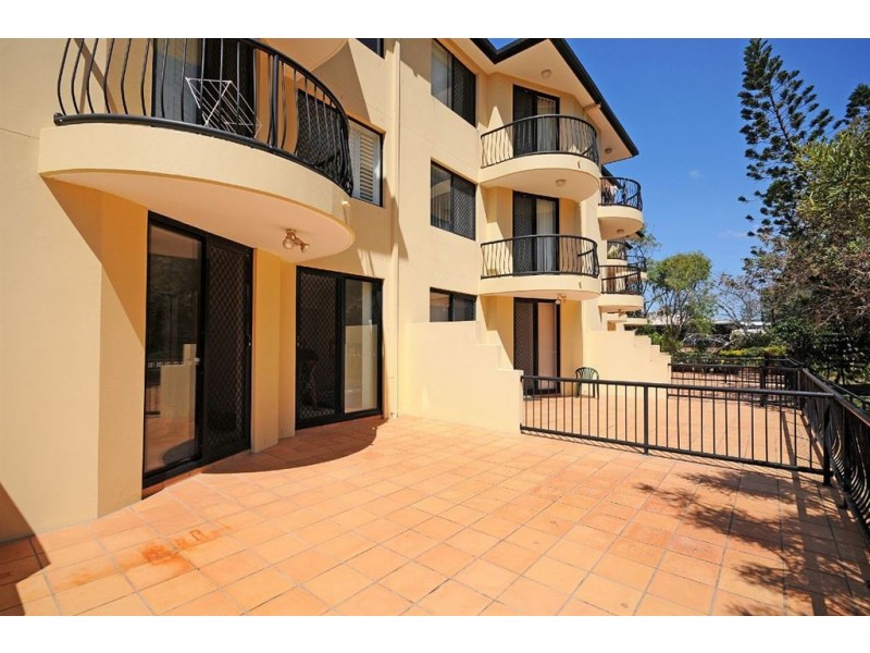 5/2 Fraser Aveune, Miami QLD 4220