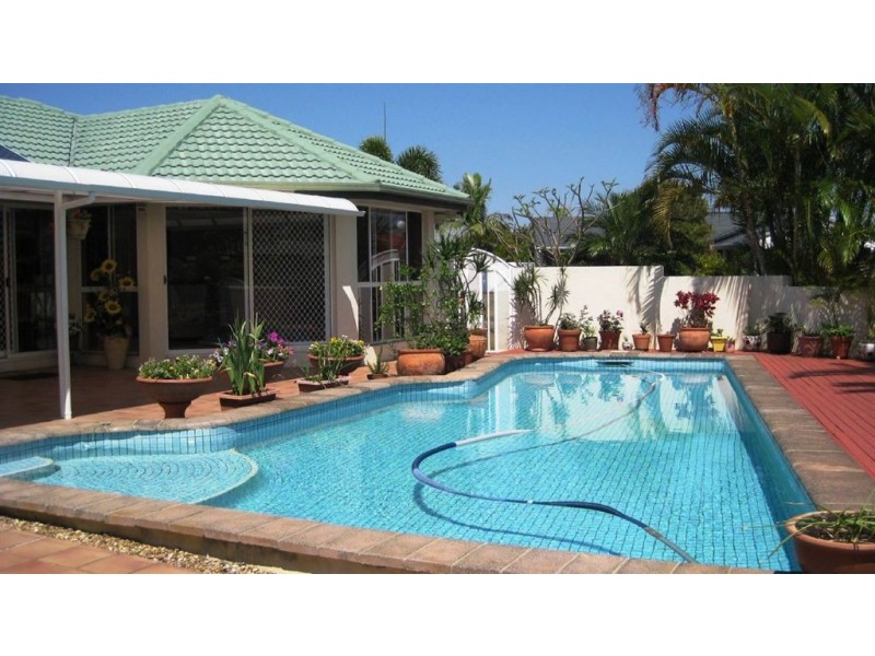 1 Monteclair Court, Mermaid Waters QLD 4218