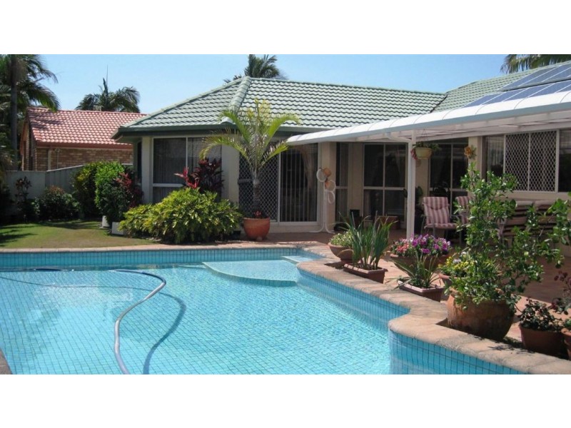 1 Monteclair Court, Mermaid Waters QLD 4218