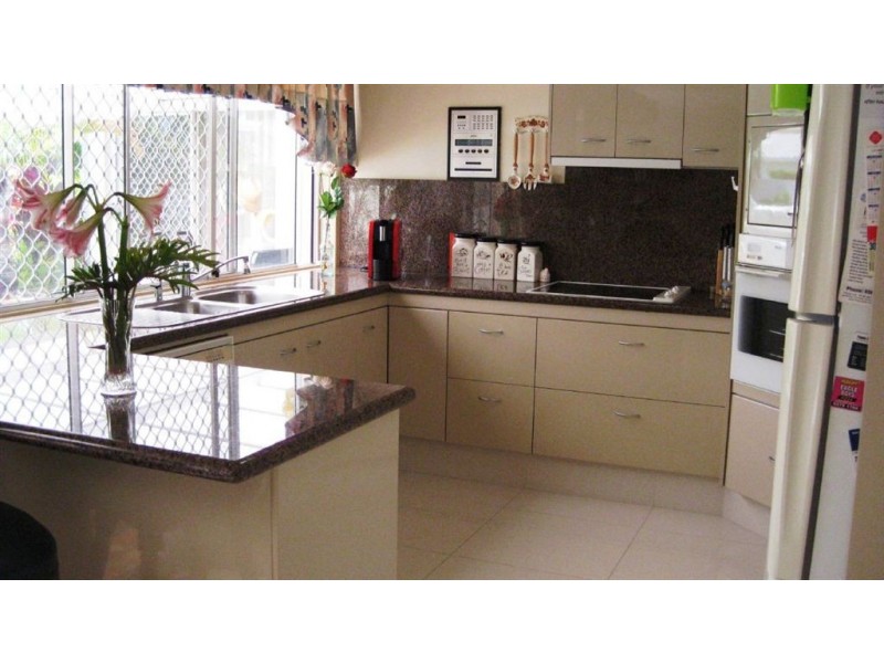 1 Monteclair Court, Mermaid Waters QLD 4218