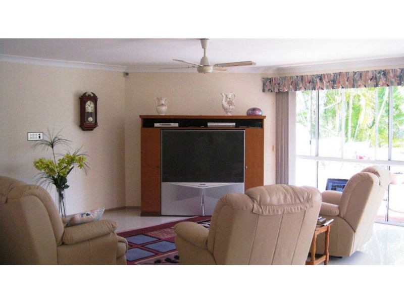 1 Monteclair Court, Mermaid Waters QLD 4218