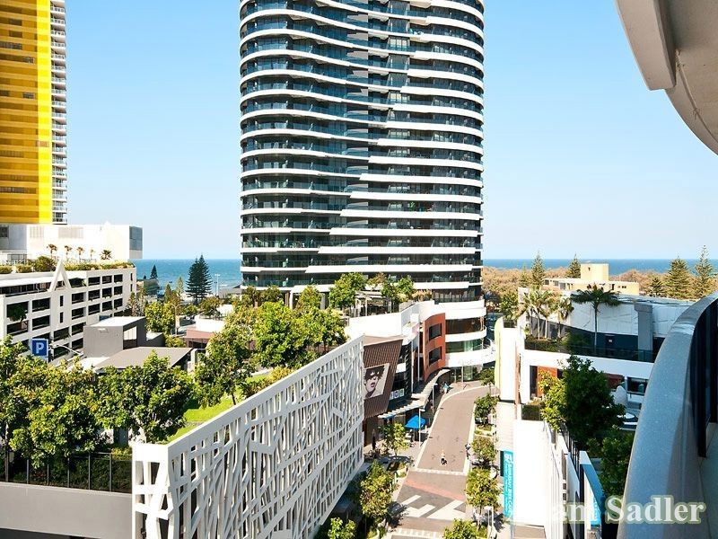 4 Charles Avenue, Broadbeach QLD 4218
