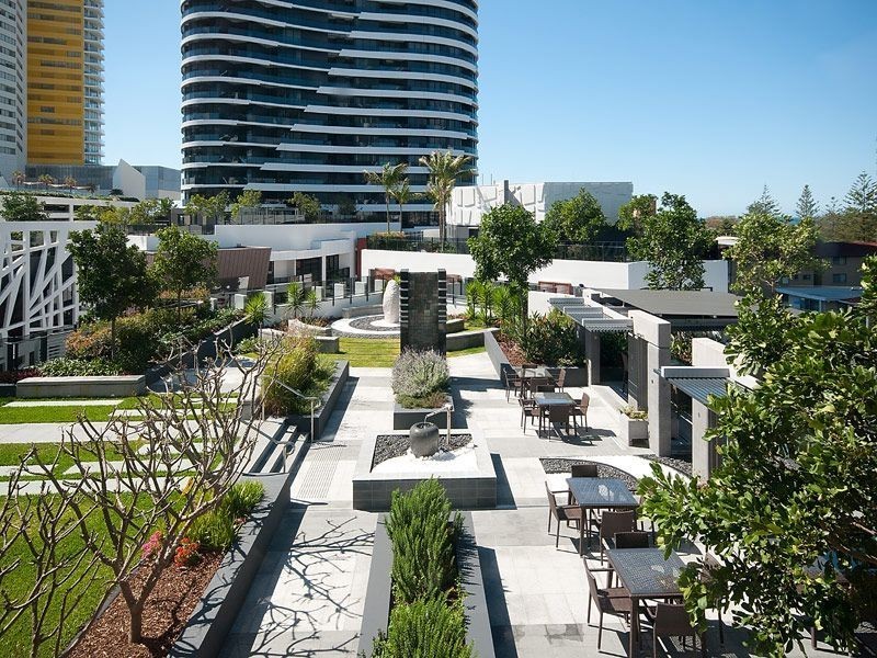 4 Charles Avenue, Broadbeach QLD 4218