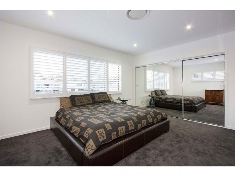 13 North Quay Drive, Biggera Waters QLD 4216