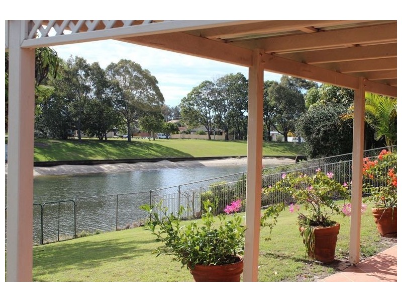 17 Driver Court, Mermaid Waters QLD 4218