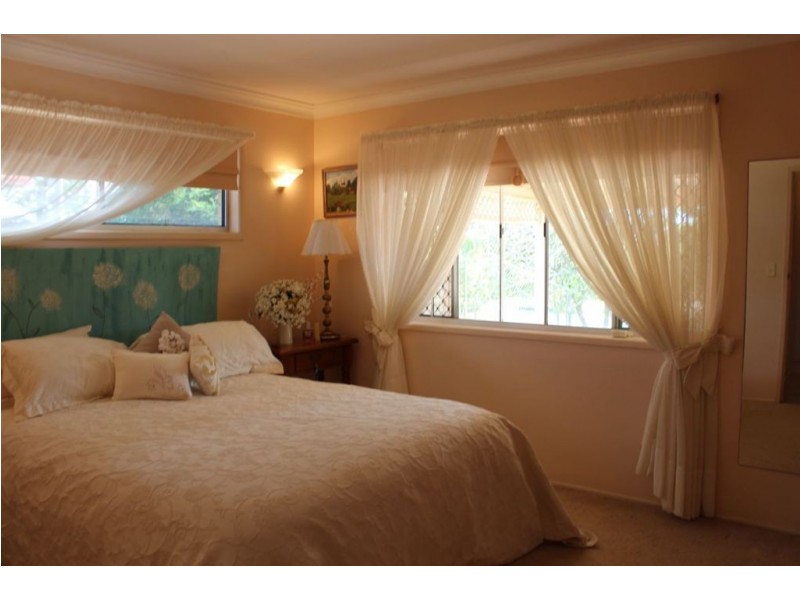 17 Driver Court, Mermaid Waters QLD 4218