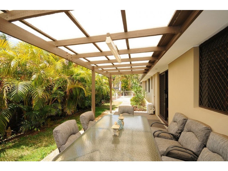 2 Karratha Court, Mermaid Waters QLD 4218