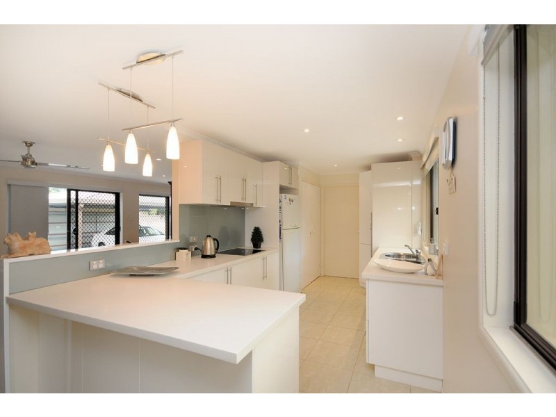 2 Karratha Court, Mermaid Waters QLD 4218