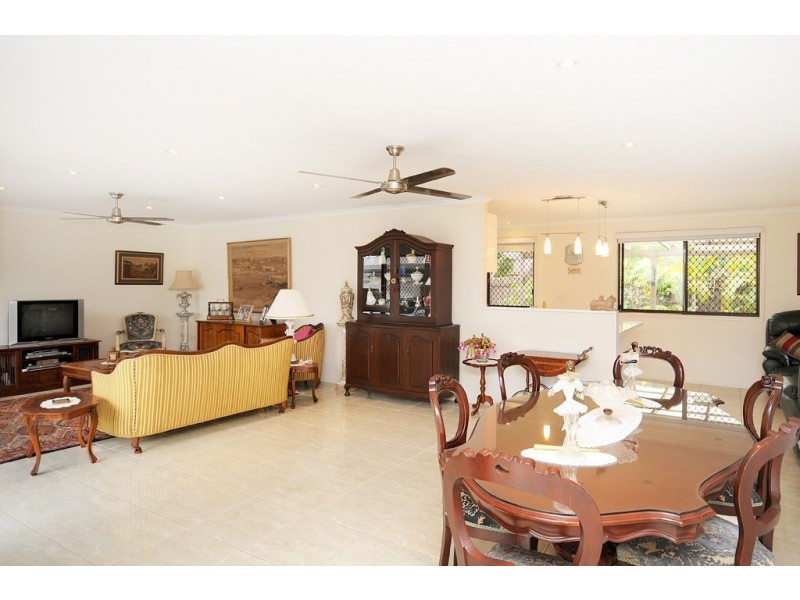 2 Karratha Court, Mermaid Waters QLD 4218