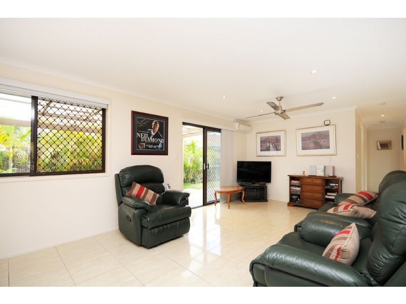 2 Karratha Court, Mermaid Waters QLD 4218