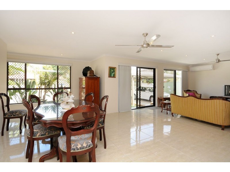 2 Karratha Court, Mermaid Waters QLD 4218