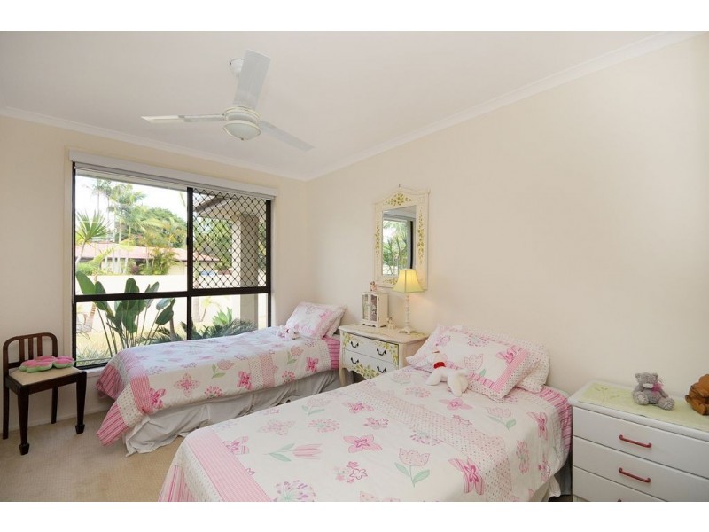 2 Karratha Court, Mermaid Waters QLD 4218