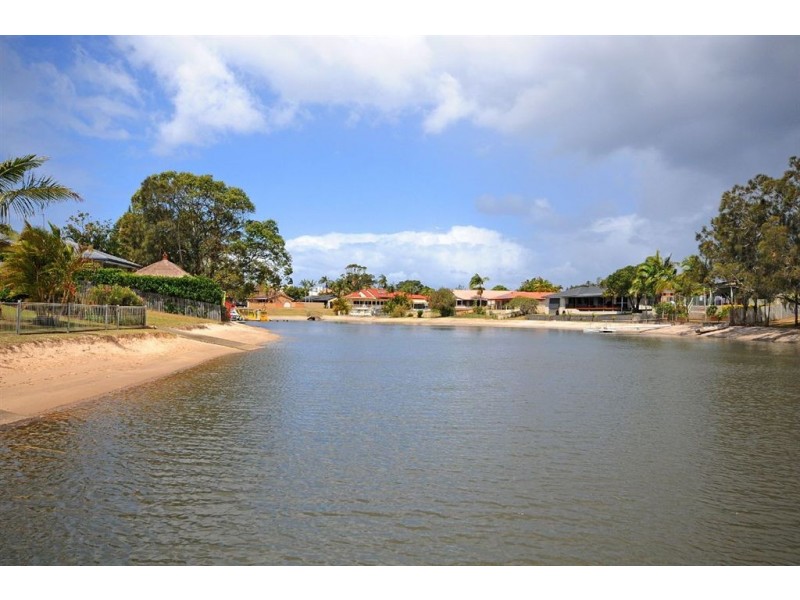 18 Kurrawa Avenue, Mermaid Waters QLD 4218