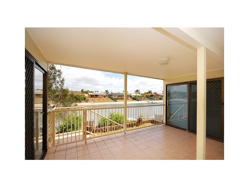 18 Kurrawa Avenue, Mermaid Waters QLD 4218