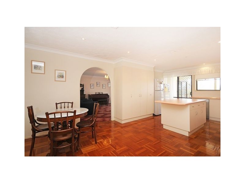 18 Kurrawa Avenue, Mermaid Waters QLD 4218